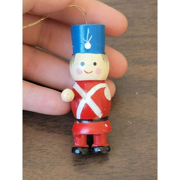 Vintage wooden British soldier AS IS ornament Xmas decor - Picture 1 of 4